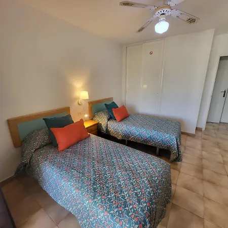 Castle Harbour 7 Apartman *